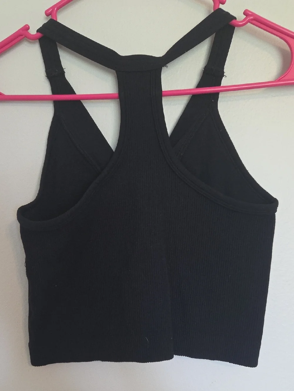 Black Ribbed Racerback Crop Top - Women - Picture 2 of 3
